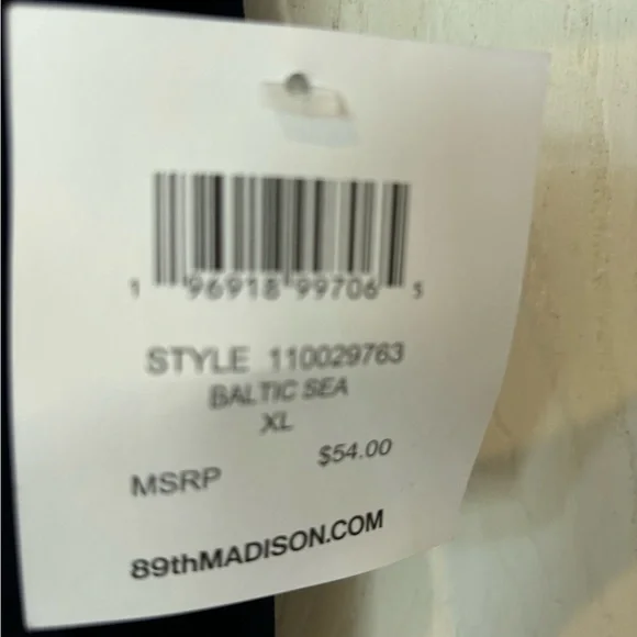 89th & Madison NWT Soft Knit Navy Top With Cuffed Short Sleeves - Picture 4 of 7